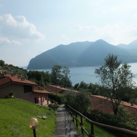 App. Monte Isola Vista Panoramica Villa Luaran gambar